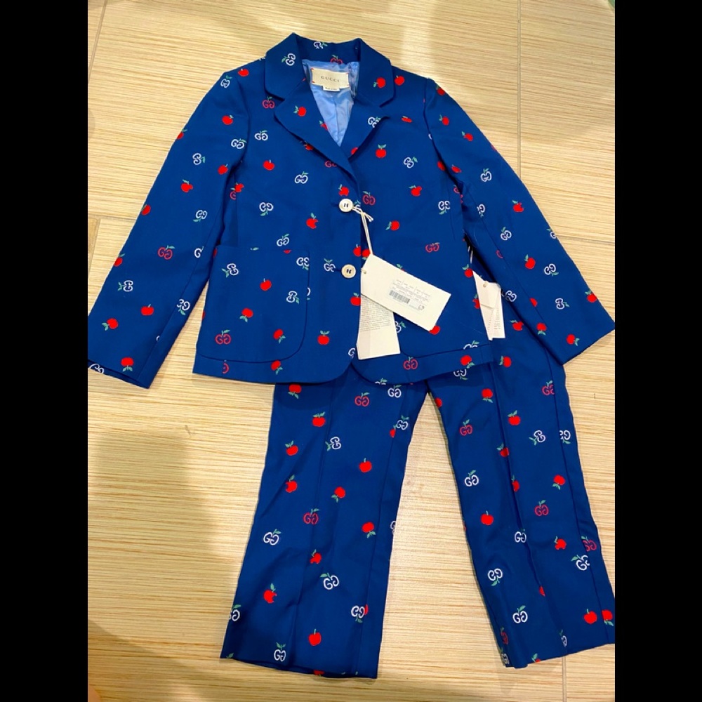 🆕 Gucci Kids Apple Suit